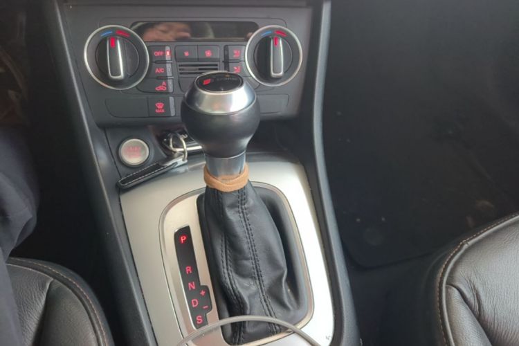 Audi Q3 2017 car image #14