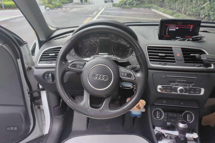 Audi Q3 2016 car image #12