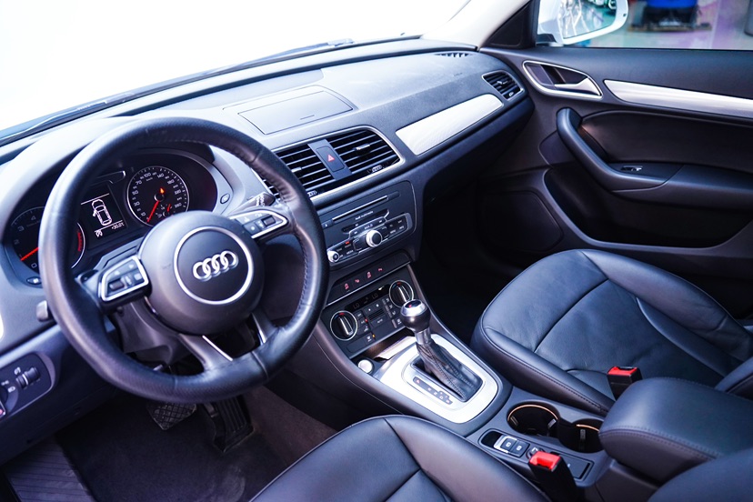 Audi Q3 2016 car image #4