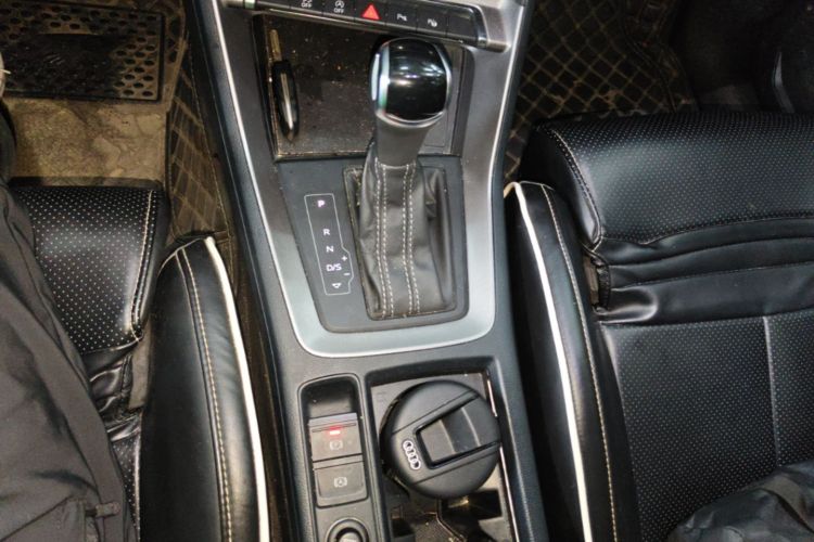 Audi Q3 2022 car image #14