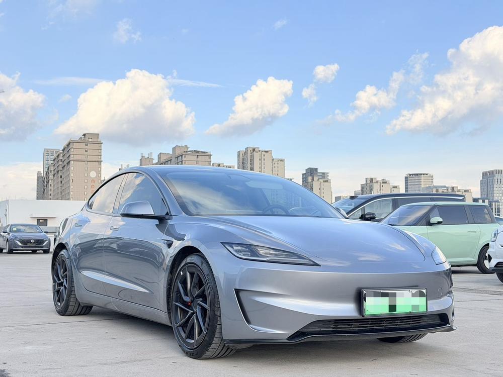 Tesla Model 3 2025 car image #3