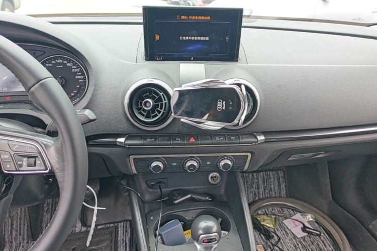 Audi A3 2018 car image #13