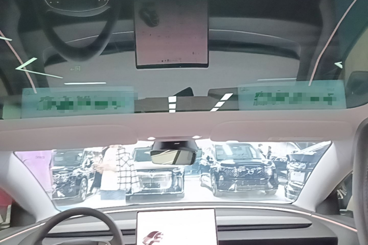 Tesla Model 3 2025 car image #18