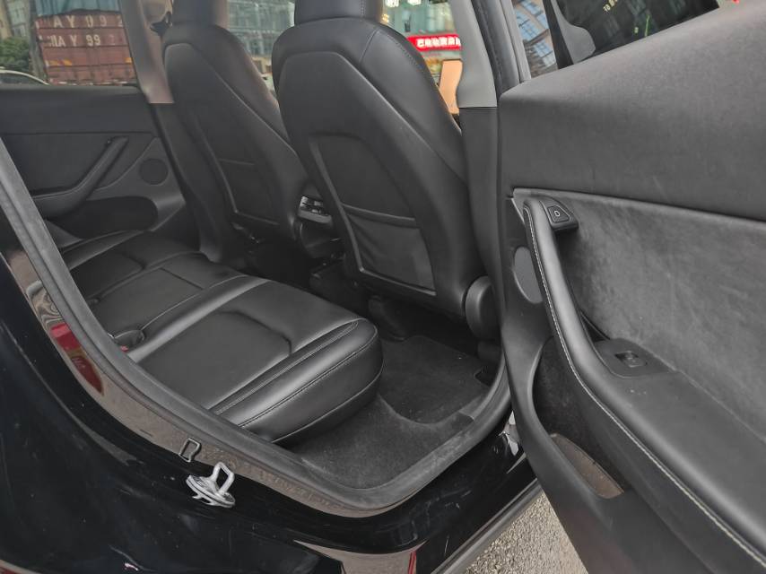 Tesla Model Y 2023 car image #13