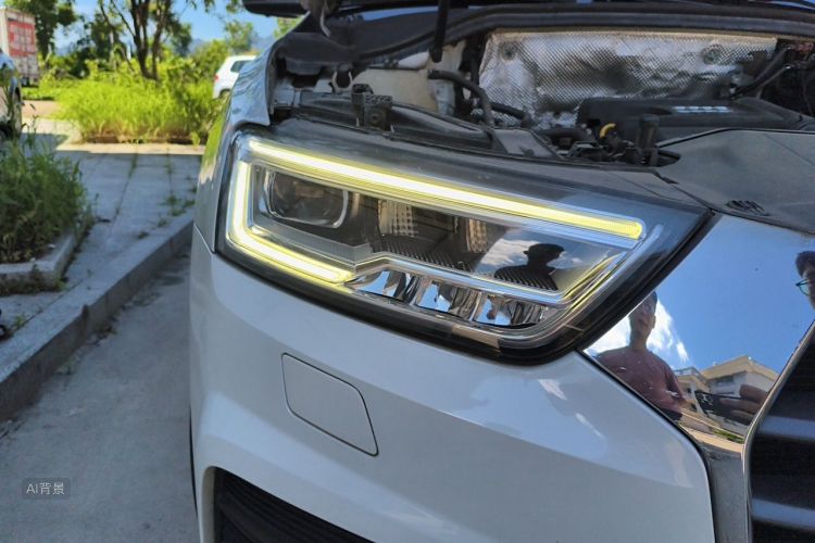Audi Q3 2018 car image #8