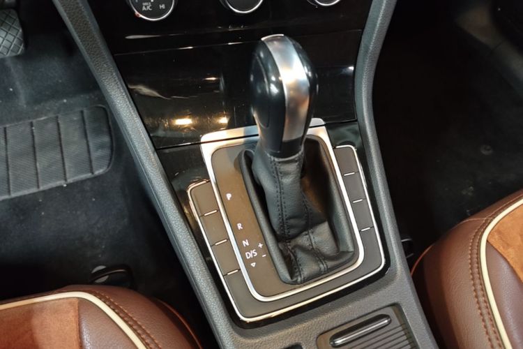 Volkswagen Golf 2018 car image #14