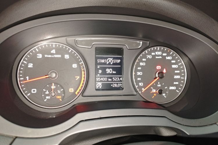 Audi Q3 2017 car image #12