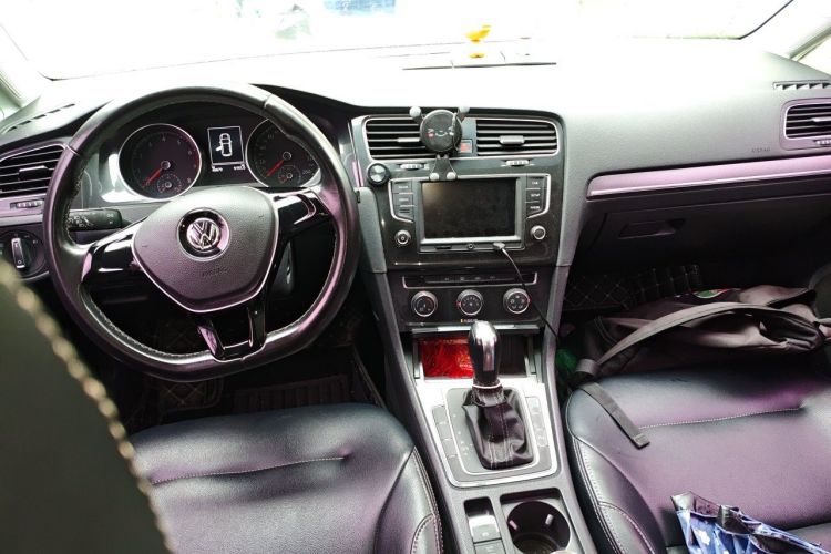 Volkswagen Golf 2017 car image #7