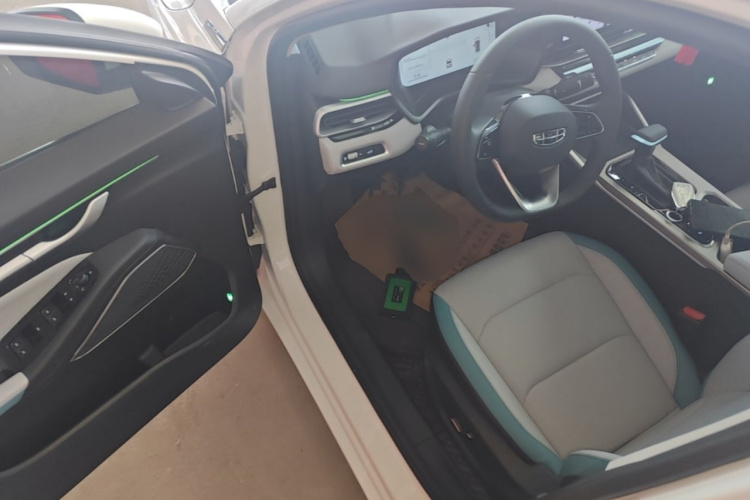 GEELY Emgrand 2025 #16 GEELY Emgrand 2025 car image #16
