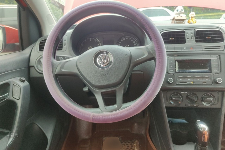 Volkswagen Polo 2017 car image #12