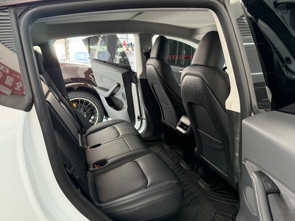 Tesla Model Y 2024 #9 Tesla Model Y 2024 car image #9