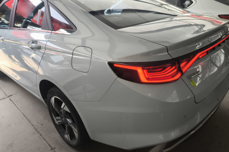 GEELY Emgrand L HiP 2022 изображение автомобиля #5