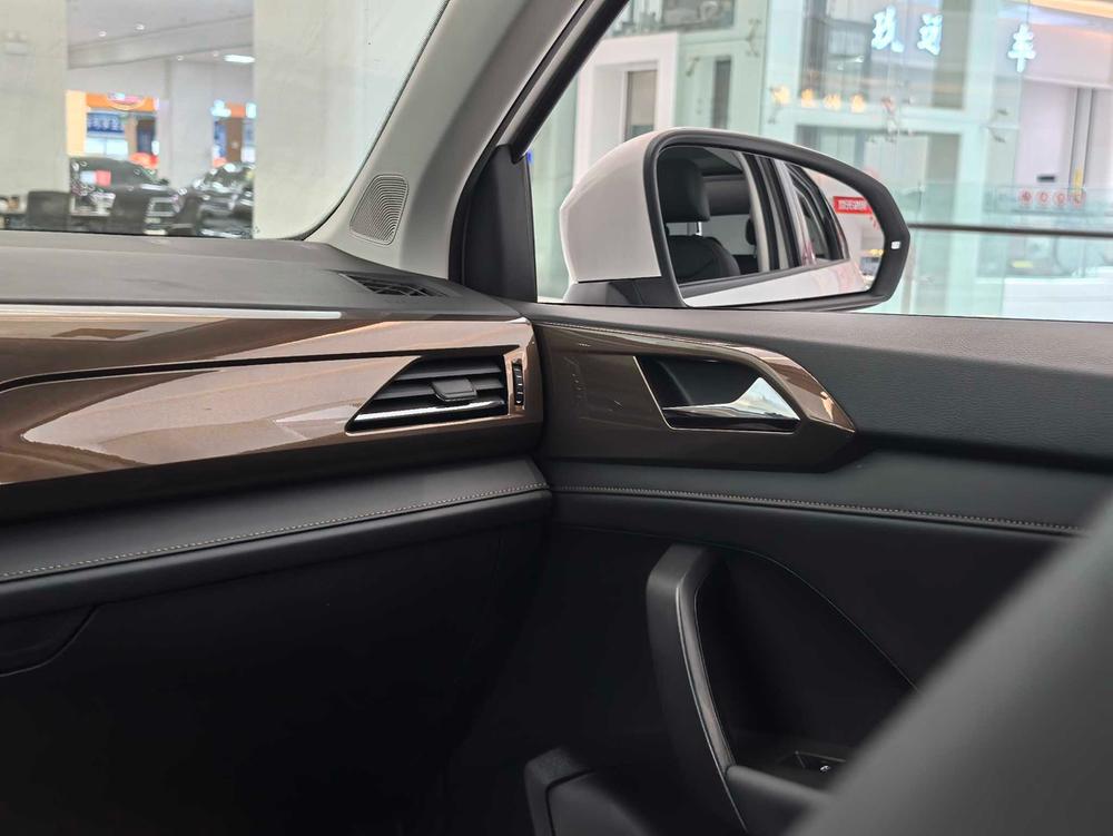 Volkswagen Tharu 2021 car image #14