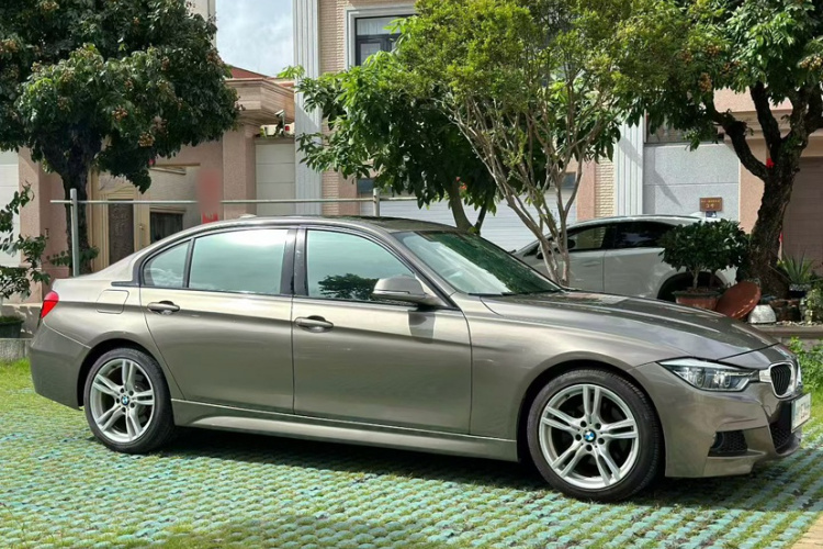 BMW 3 Series 2018 #3 BMW 3 Series 2018 car image #3