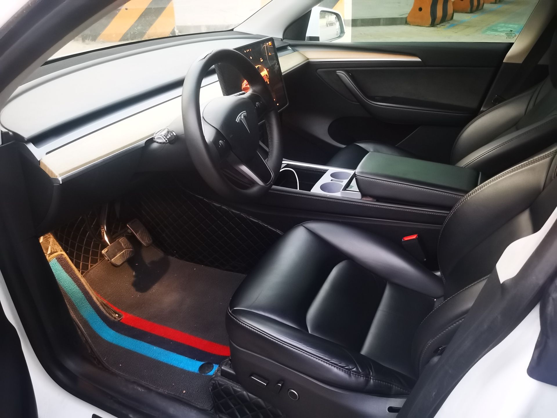 Tesla Model Y 2023 immagine di auto #4