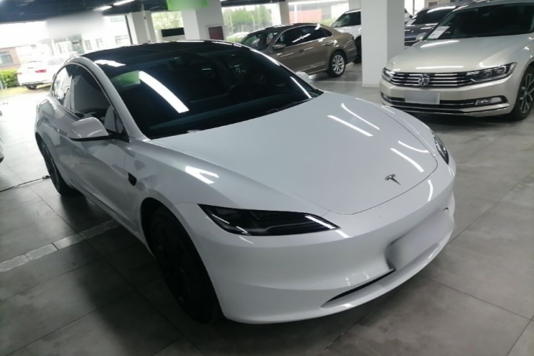 Tesla Model 3 2024 car image #4