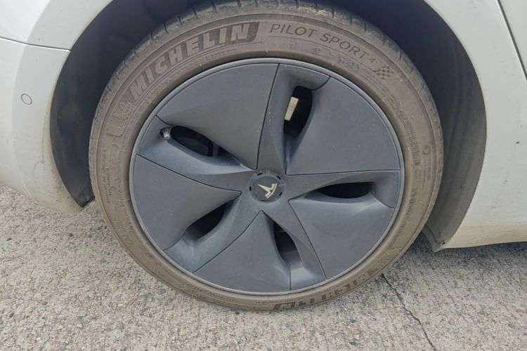 Tesla Model 3 2020 car image #10