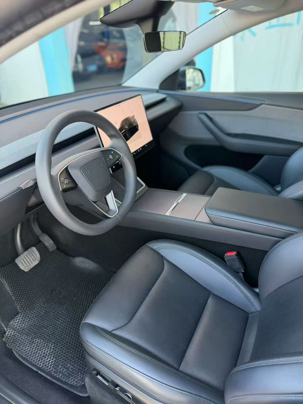 Tesla Model Y 2025 car image #5