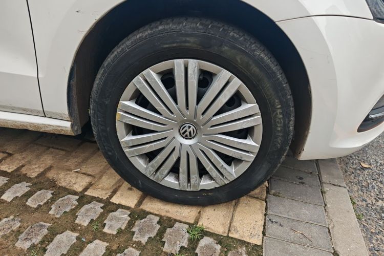 Volkswagen Polo 2016 car image #6