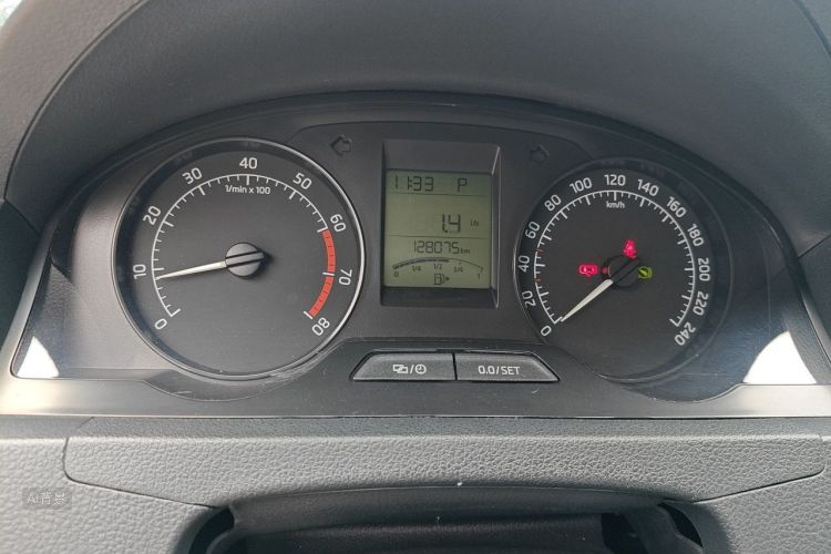 Skoda Rapid 2015 #14 Skoda Rapid 2015 car image #14