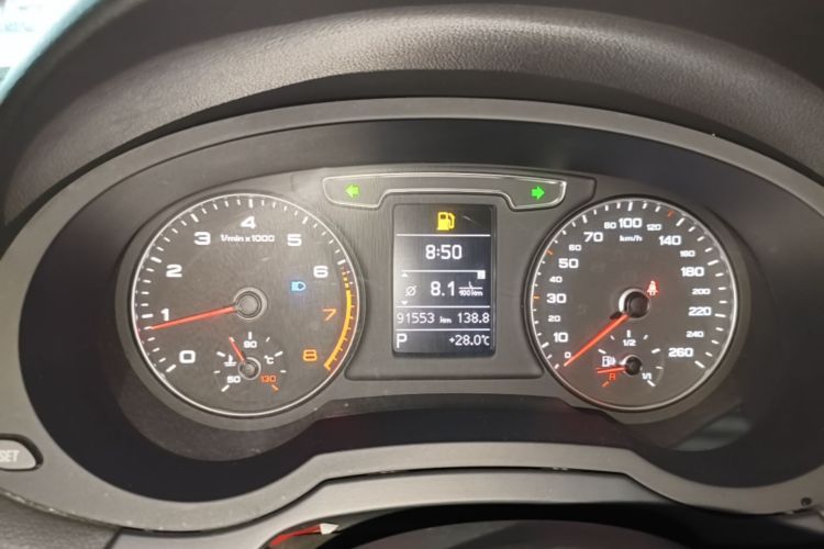 Audi Q3 2018 car image #12