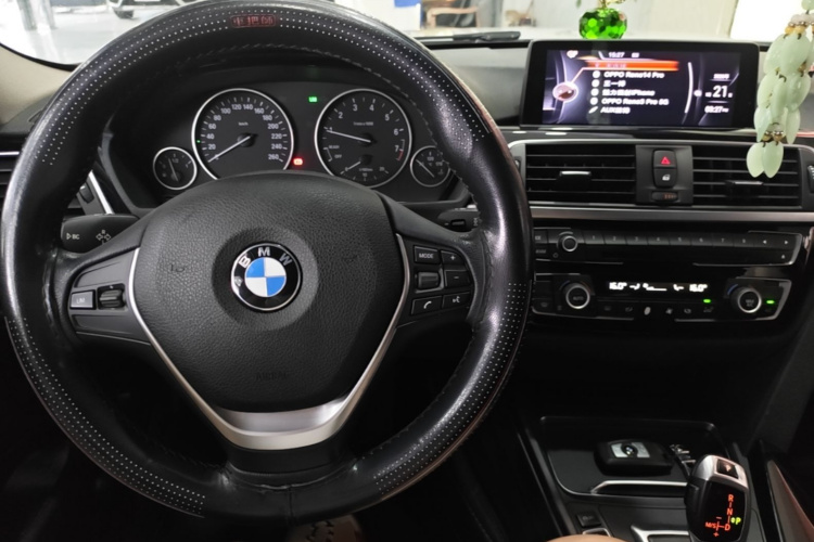 BMW 3 Series 2017 #10 BMW 3 Series 2017 car image #10