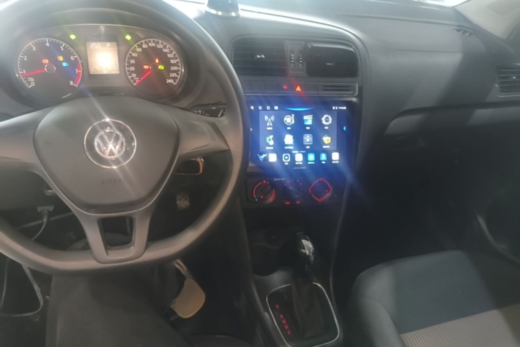 Volkswagen Polo 2017 car image #10