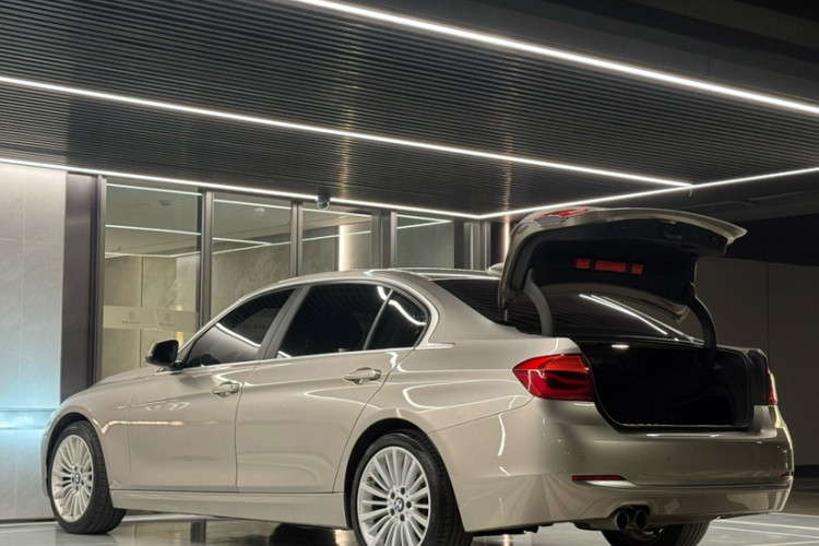 BMW 3 Series 2018 #7 BMW 3 Series 2018 car image #7