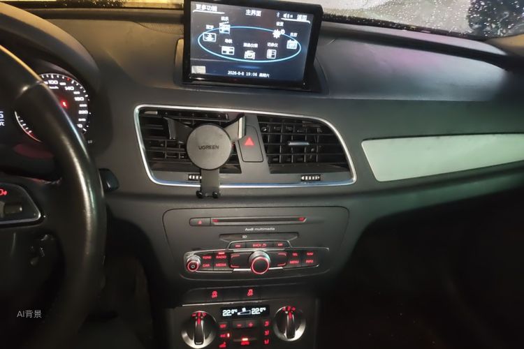 Audi Q3 2015 car image #15
