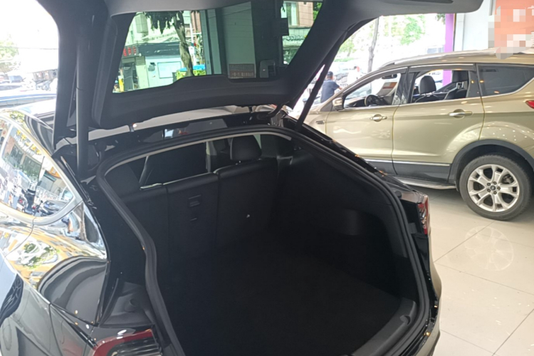 Tesla Model Y 2022 car image #19