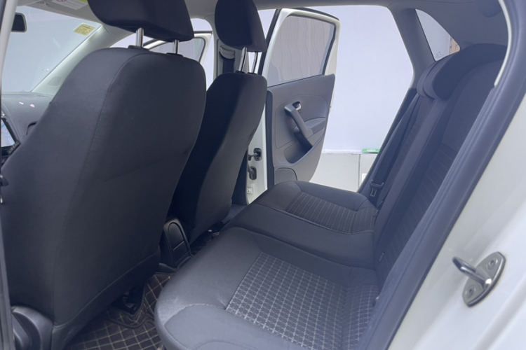 Volkswagen Polo 2015 صورة سيارة #15