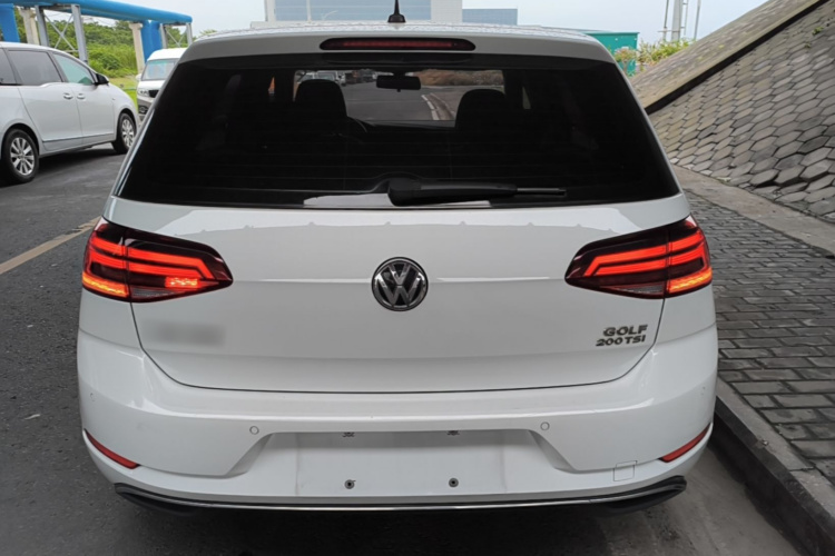 Volkswagen Golf 2020 car image #4
