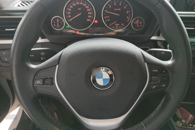BMW 3 Series 2017 #12 BMW 3 Series 2017 car image #12