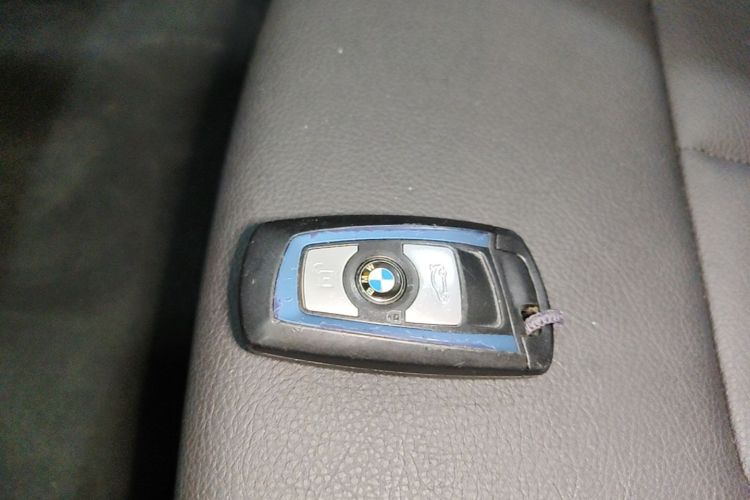 BMW 3 Series 2017 car image #14