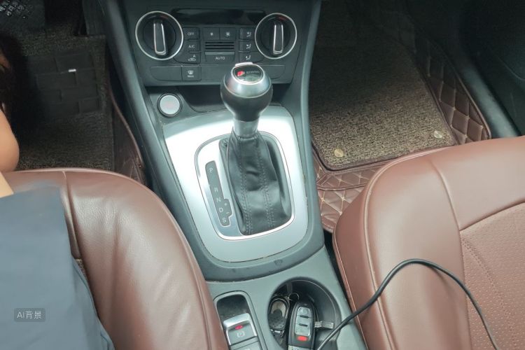 Audi Q3 2017 car image #16