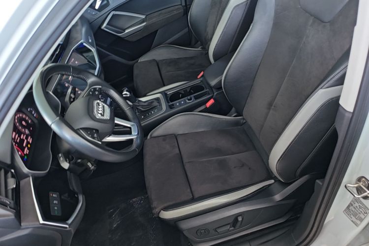 Audi Q3 2019 car image #15