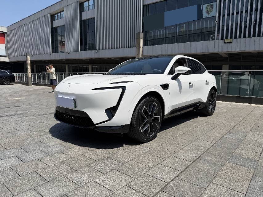 Avatr 11 2025 car image 