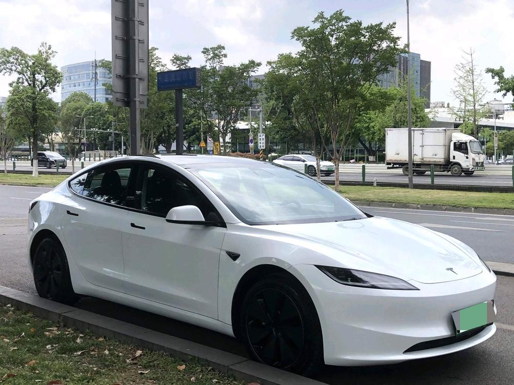 Tesla Model 3 2025 car image #3