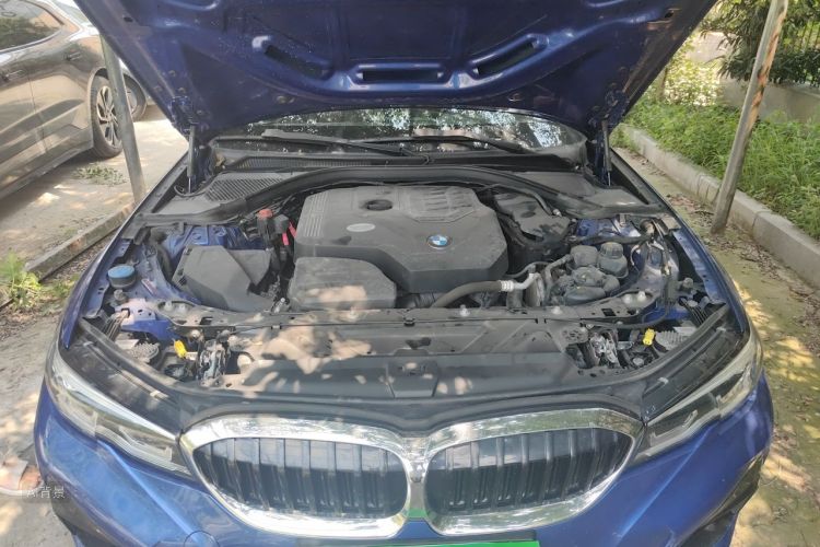 BMW 3 Series 2020 car image #22