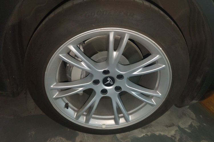 Tesla Model Y 2023 car image #6