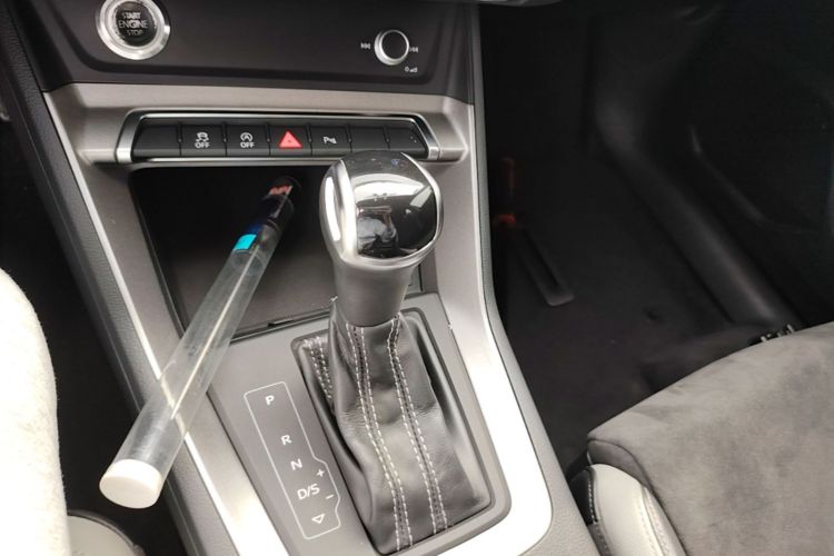 Audi Q3 2020 car image #18