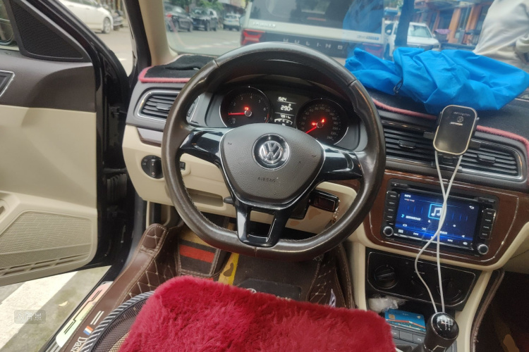 Volkswagen Lavida 2015 car image #12