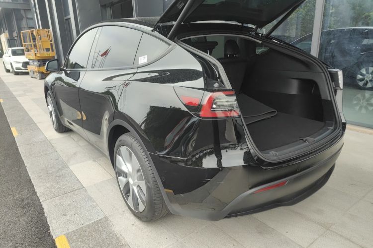 Tesla Model Y 2023 immagine di auto #5