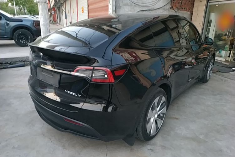 Tesla Model Y 2023 #7 Tesla Model Y 2023 car image #7