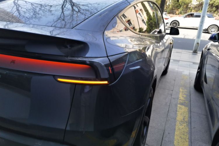 Tesla Model Y 2025 #8 Tesla Model Y 2025 car image #8