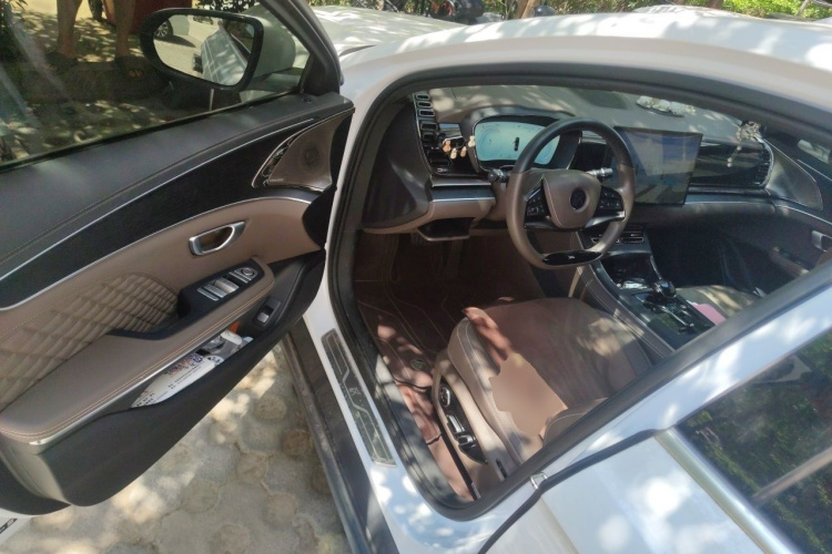 BYD Han 2023 car image #13