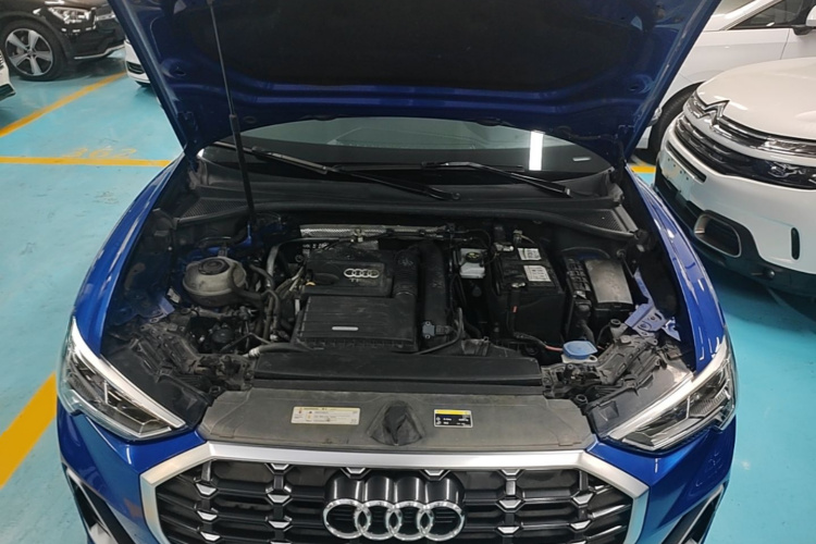 Audi Q3 2020 car image #20