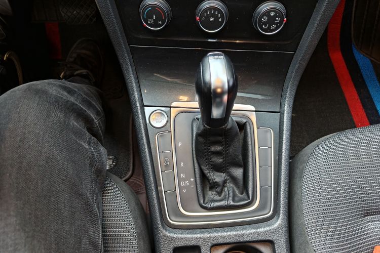 Volkswagen Golf 2020 car image #14