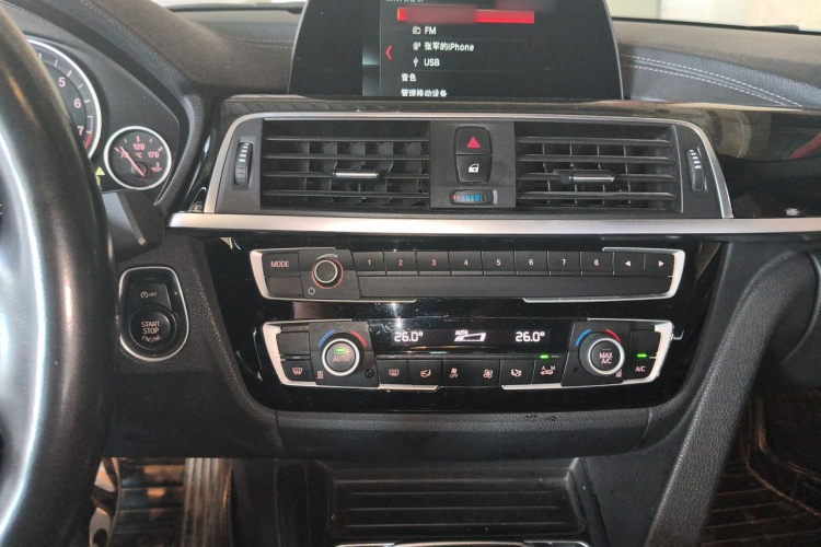 BMW 3 Series 2018 car image #17