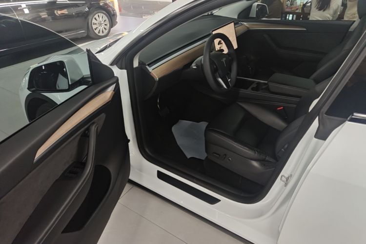 Tesla Model Y 2022 #16 Tesla Model Y 2022 car image #16